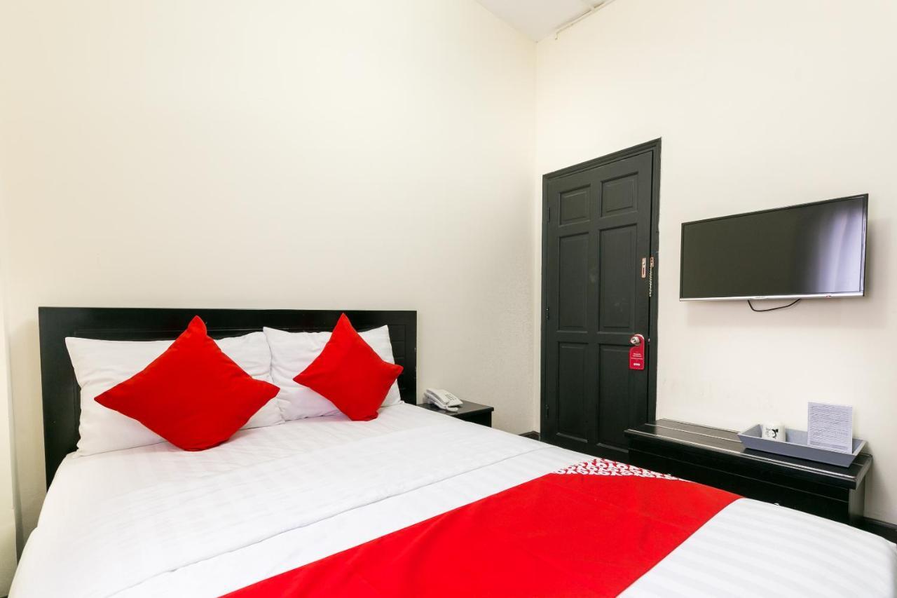 Oyo 438 Small Bay Hotel Хошимин Экстерьер фото