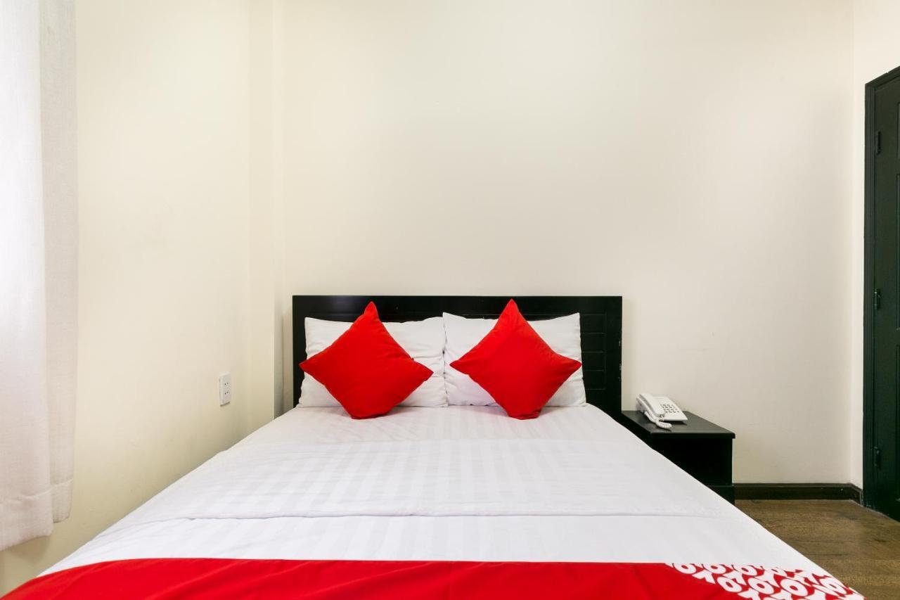 Oyo 438 Small Bay Hotel Хошимин Экстерьер фото