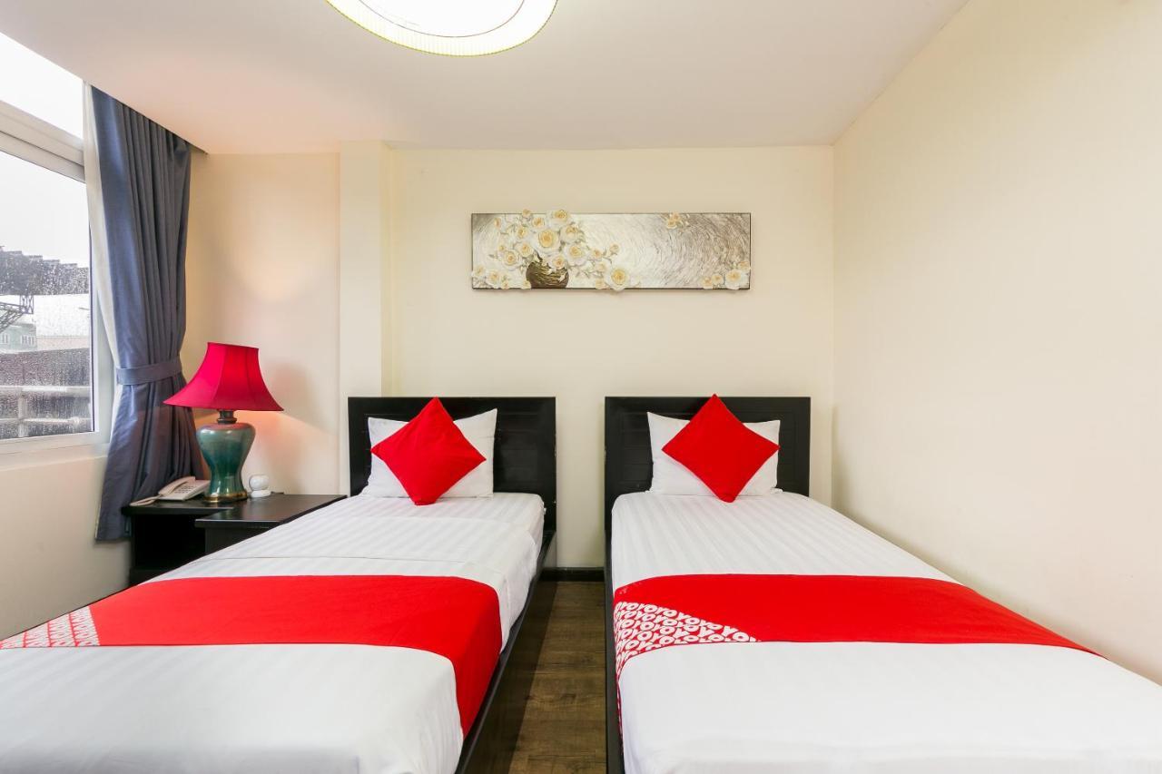 Oyo 438 Small Bay Hotel Хошимин Экстерьер фото