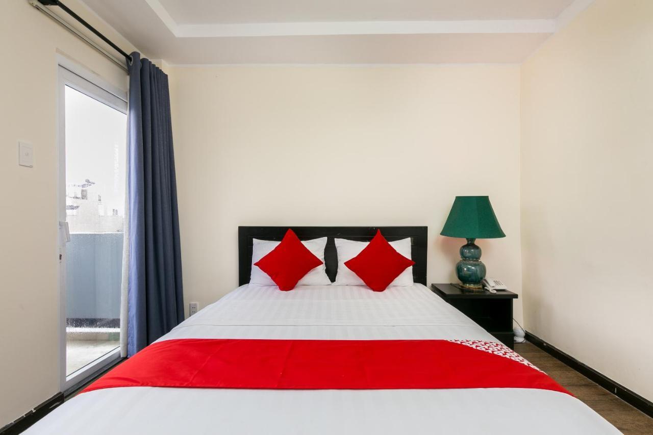 Oyo 438 Small Bay Hotel Хошимин Экстерьер фото
